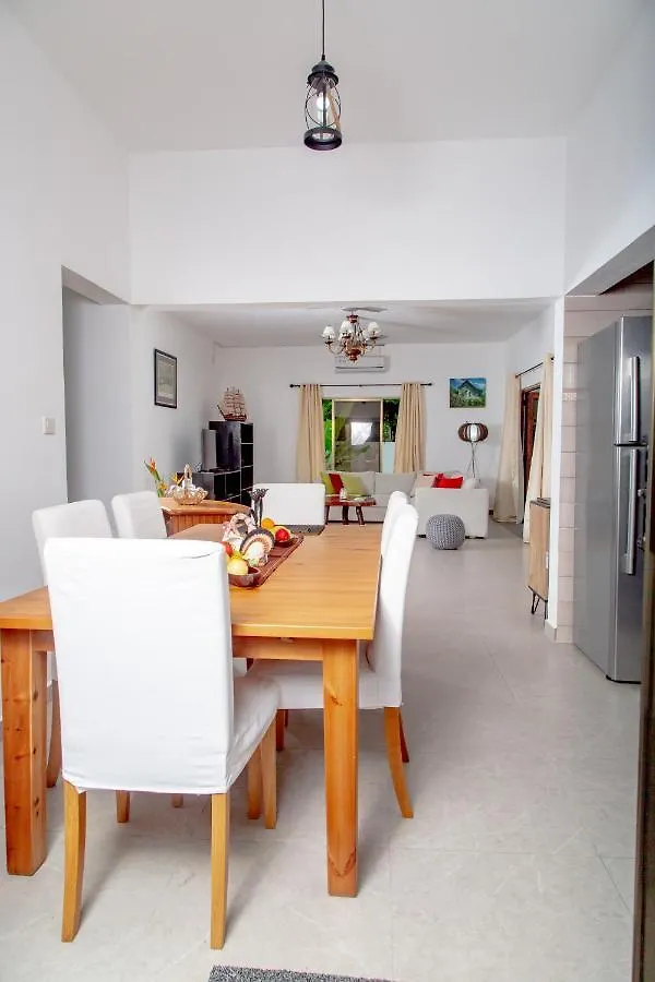 Apartamento 2-Bed Apt Sleeps 4 Near Beau Vallon Beach