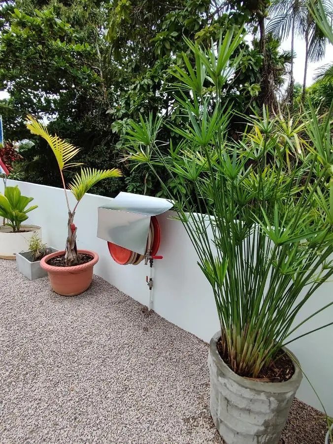 2-Bed Apt Sleeps 4 Near Beau Vallon Beach 0*, Beau Vallon (Mahe)