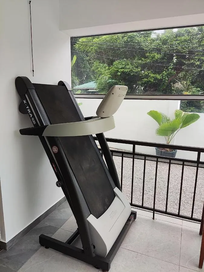 2-Bed Apt Sleeps 4 Near Beau Vallon Beach