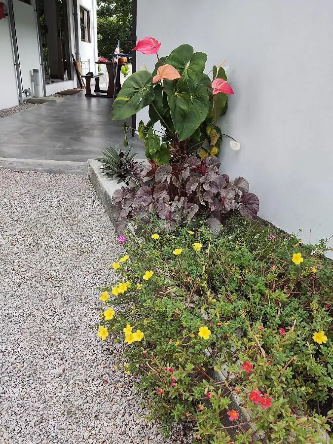 2-Bed Apt Sleeps 4 Near Beau Vallon Beach