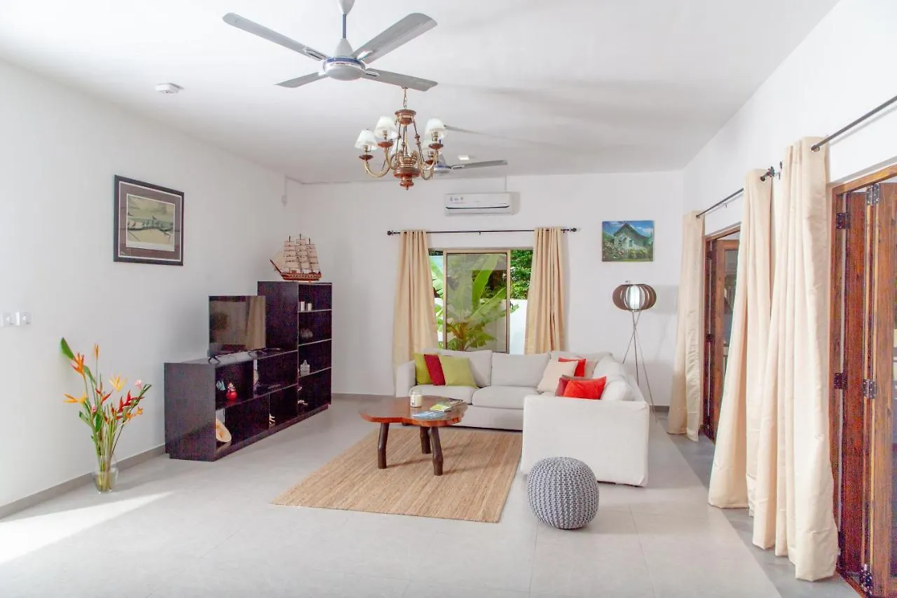 2-Bed Apt Sleeps 4 Near Beau Vallon Beach Apartmán